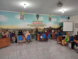 PENYALURAN BPNT MINYAK GORENG DARI KEMENSOS SERTA VAKSIN MASAL SEBAGAI SYARAT PENGAMBILAN BANTUAN